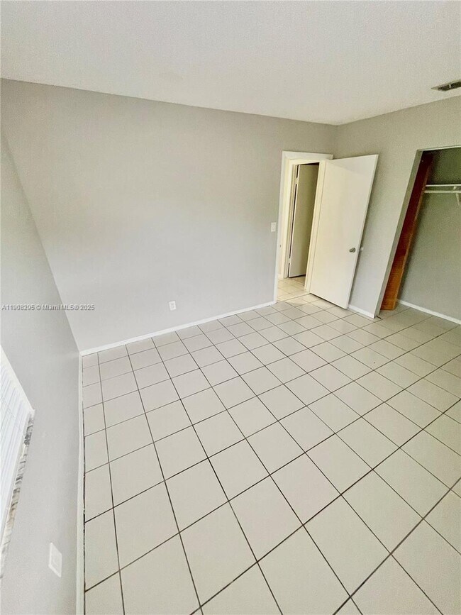 Building Photo - 5532 SW 22nd St