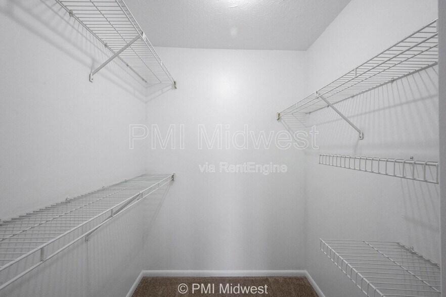Building Photo - 4291 Village Pkwy Cir W