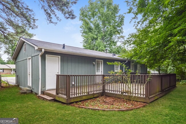 Building Photo - 583 Lakeridge Cir SE