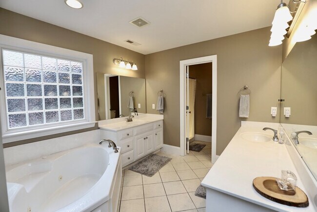 Building Photo - 1280 Winyah St