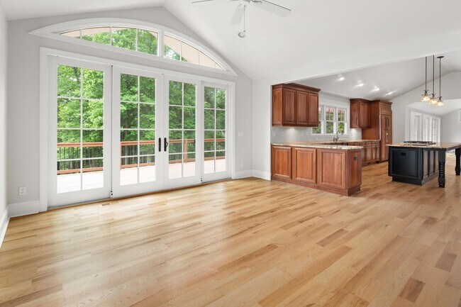 Building Photo - Spacious and Private Home in Biltmore Forest