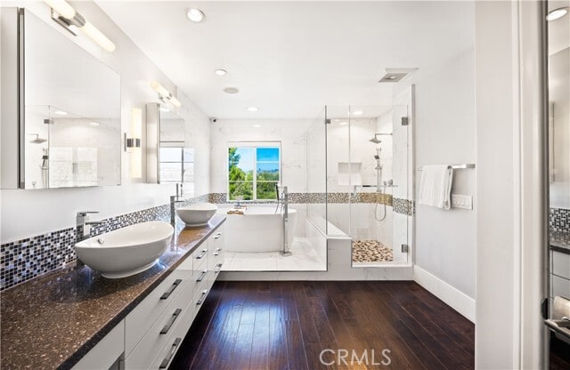 Building Photo - 4 Chandon