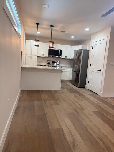 Kitchen Bar - 925 24th Ave N