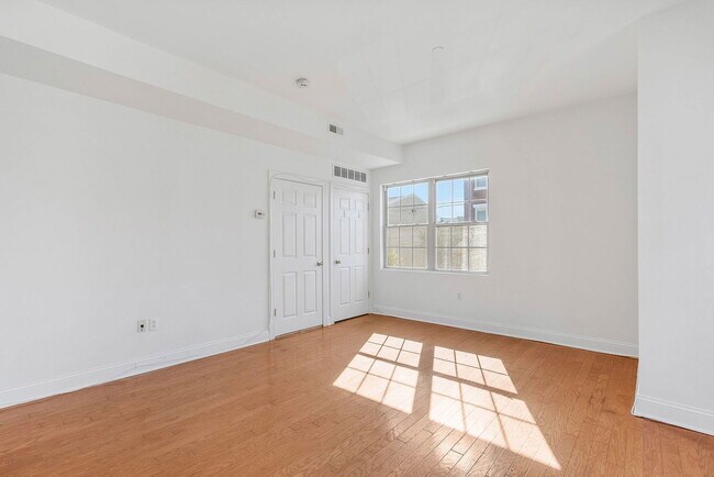 Building Photo - 621 N 33rd St