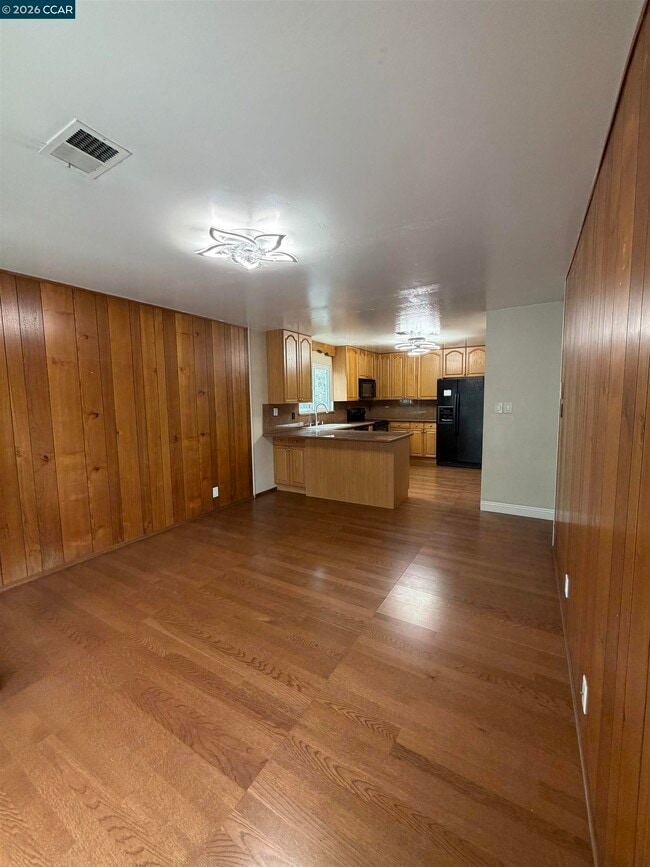 Building Photo - 1209 St Louis Dr