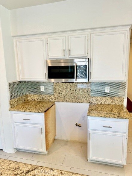 Building Photo - 1562 Cheshire Dr