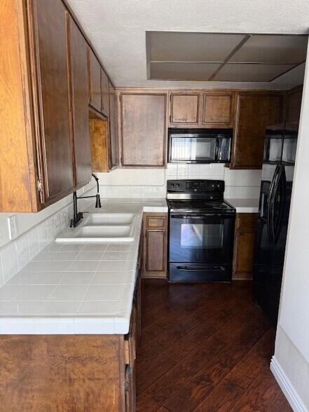 Building Photo - 561 Spring Rd