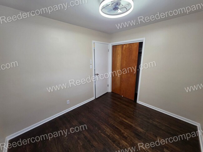 Building Photo - Updated 3 bedroom 1 bathroom House