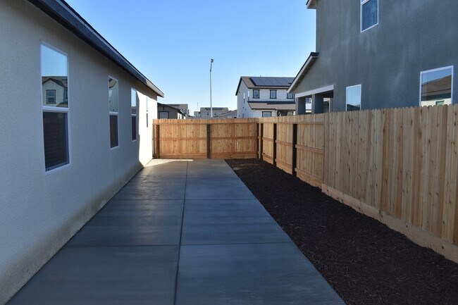 Building Photo - 399 Gallaway Ct