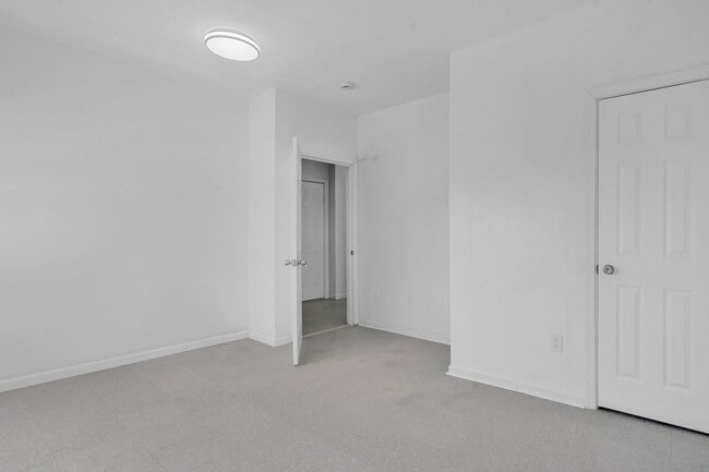 Building Photo - 296 Hancock St