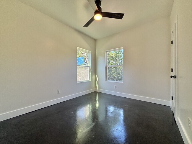 Building Photo - 329 Canyon Springs Dr