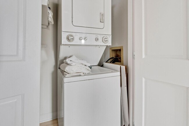 Building Photo - 1080 Wisconsin Ave NW