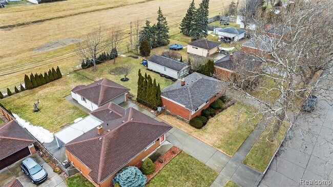 Building Photo - 30745 Iroquois Dr