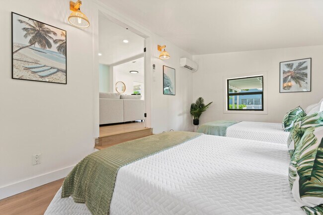 Building Photo - 721 Dobbins St