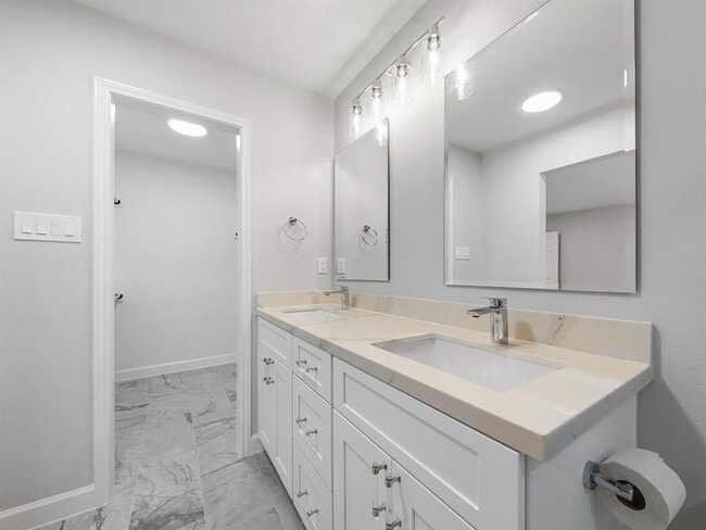 Building Photo - 13546 Wimbledon Dr