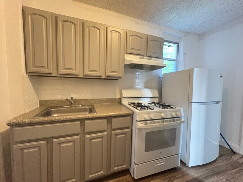 81 Oak St 1 - 85 Oak St