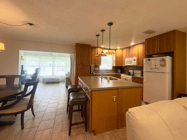 Building Photo - 1177 S Drive Cir