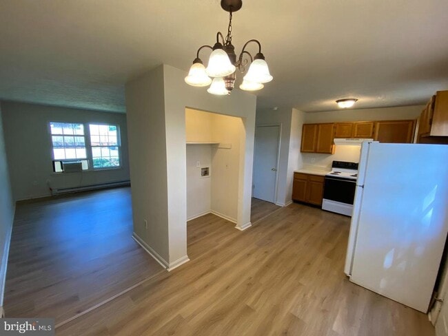 Building Photo - 624 Highview Ct