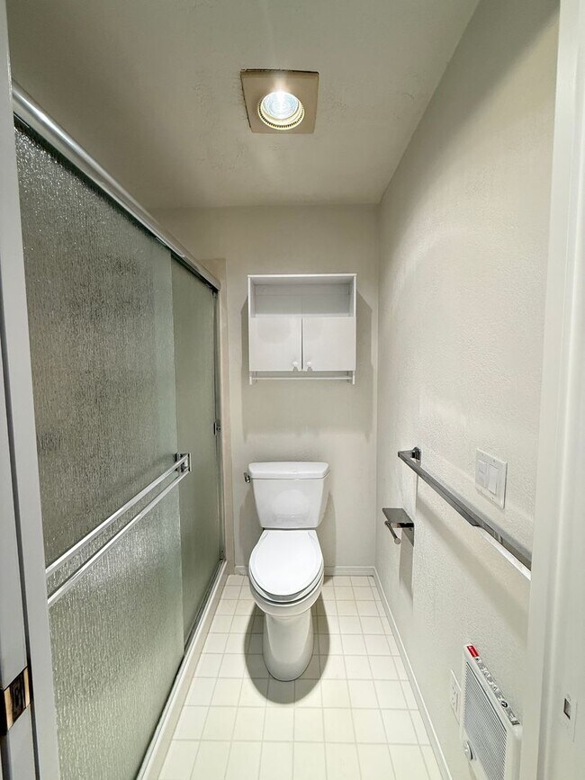 Building Photo - Immaculate 3 bedroom, 2 bath home in desirable Medford Neighborhood!