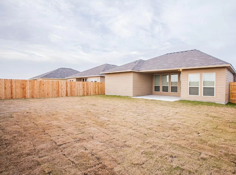 Building Photo - 413 Cross Dr