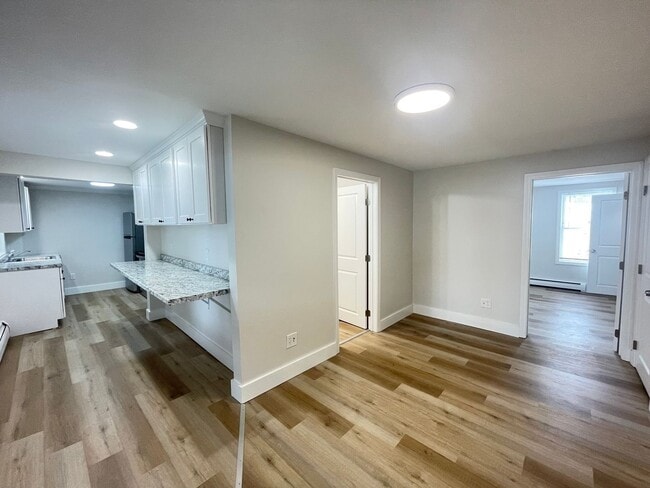 Building Photo - 16 Avon St