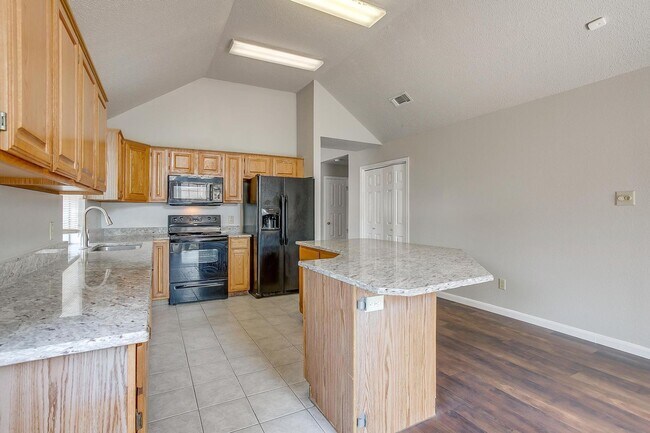 Building Photo - Open Floorplan with 3 Bed, 2 Bath Home in Established Neighborhood- Fort Worth- 76120