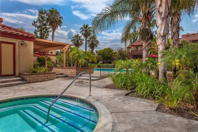 Building Photo - Red Oak Villas Apartments