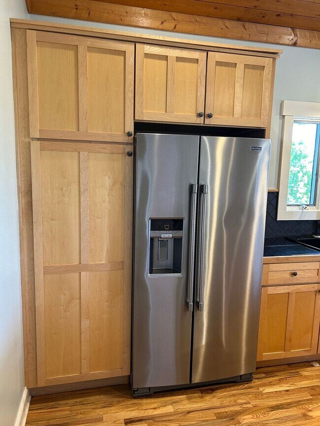Building Photo - Central AVL - Custom Built, Made for Enter...