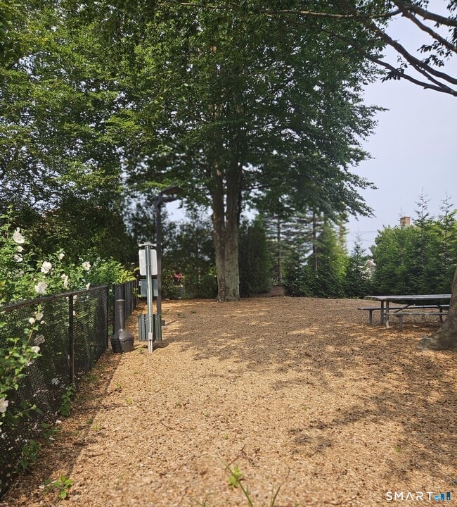 Building Photo - 100C Danbury Rd