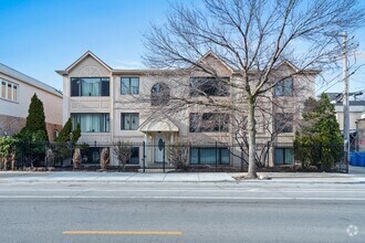 Building Photo - 2112 W Armitage Ave