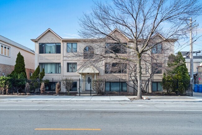 Primary Photo - 2112 W Armitage Ave