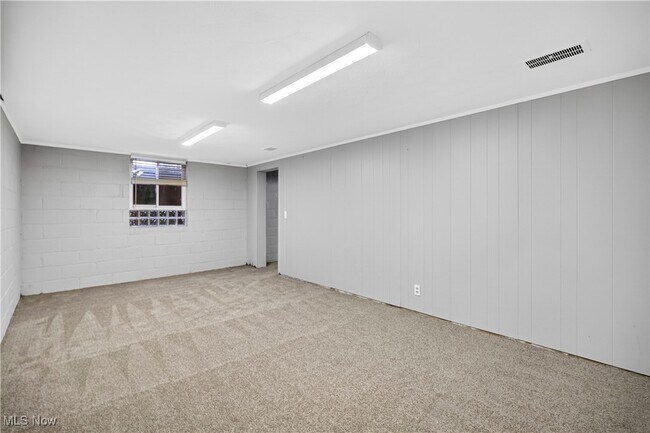 Building Photo - 2520 Laurelhurst Rd