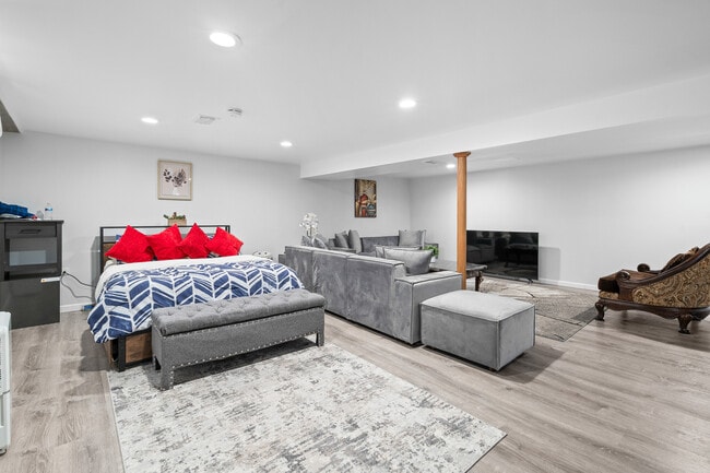 Building Photo - 7625 W Strong St