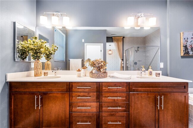 Building Photo - 664 Colorado Cir
