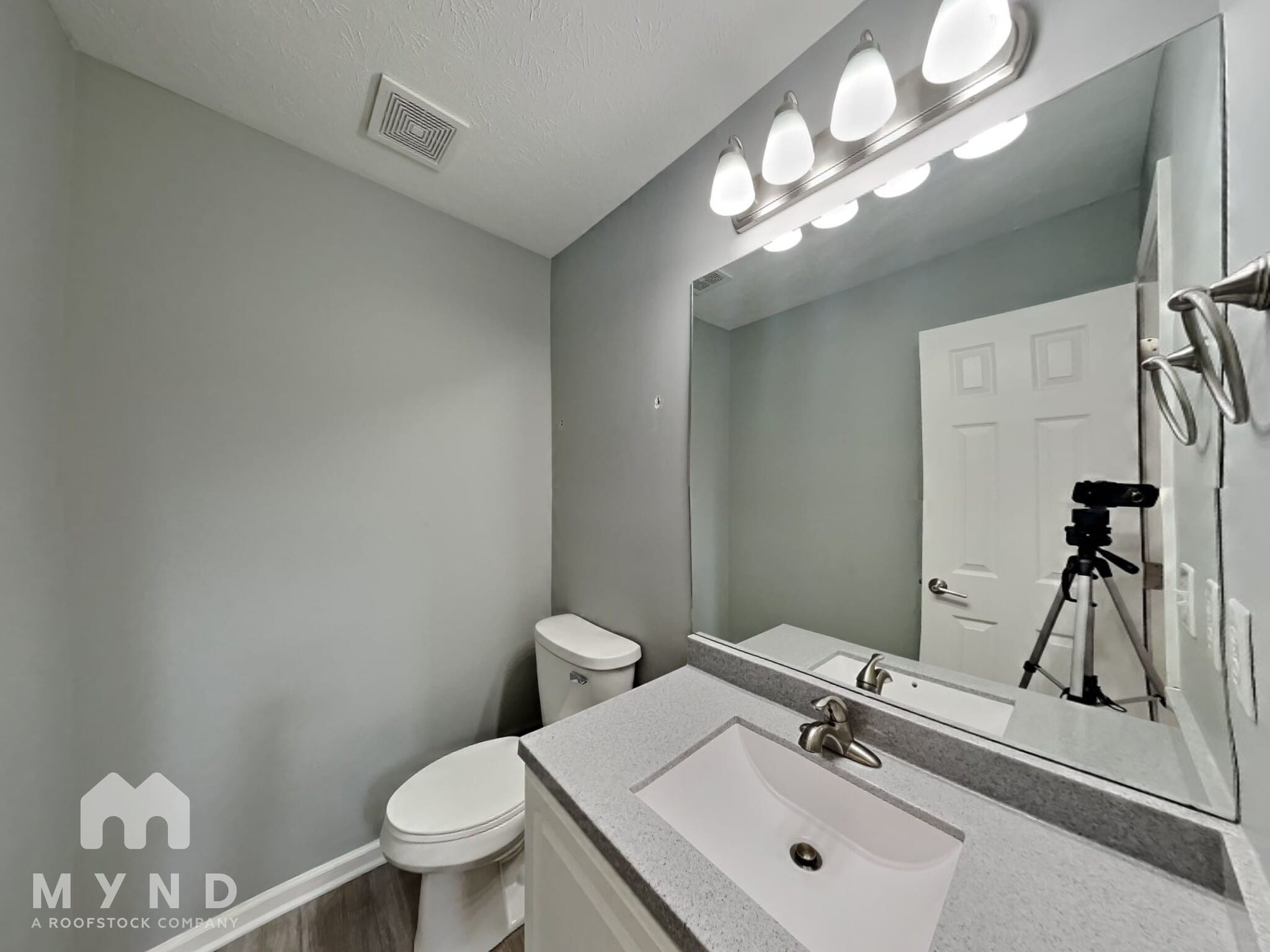 Building Photo - 6410 Hollingsworth Dr