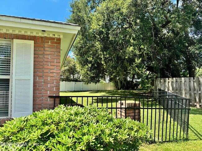 Building Photo - 4742 Trevi Dr
