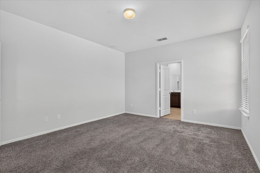 Building Photo - 8613 Wildwest Dr