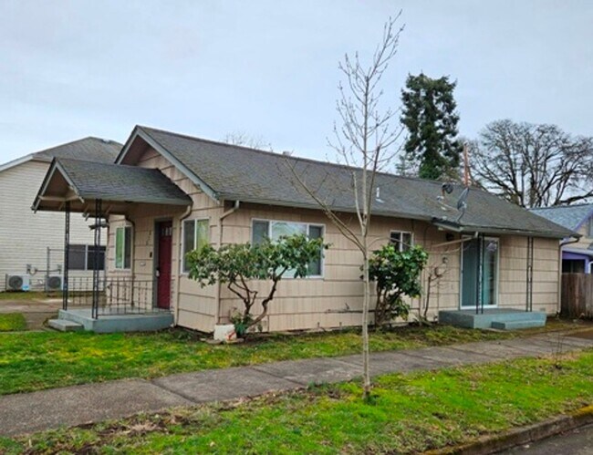 Building Photo - 515 19th St SE