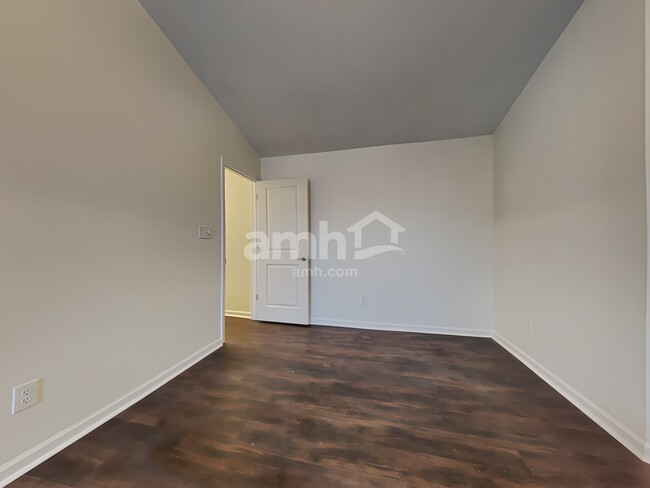 Building Photo - 5880 Aldridge Dr