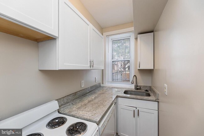 Building Photo - 2509 Cliffbourne Pl NW