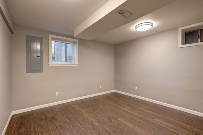 Building Photo - Beautiful 4bd, 2.5ba Home by Marymoor Park...
