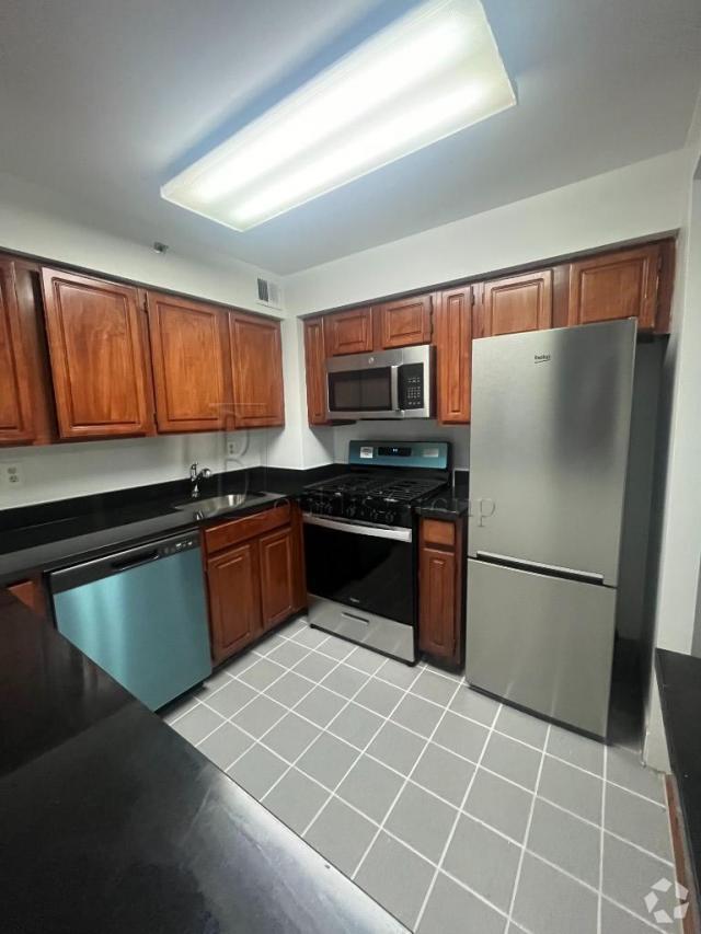 Building Photo - 2 bedroom in Astoria NY 11106