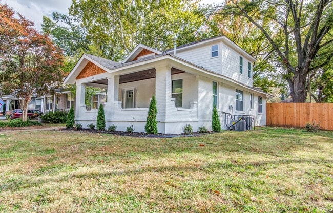 Building Photo - 1825 Young Ave