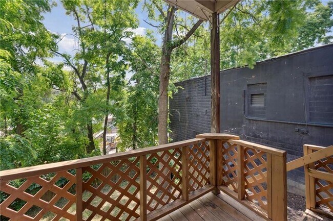 Building Photo - newly Renovated Canonsburg Open Living Concept Apartment