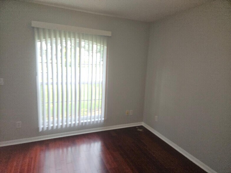 Bedroom 2 - 911 Wood Creek Dr