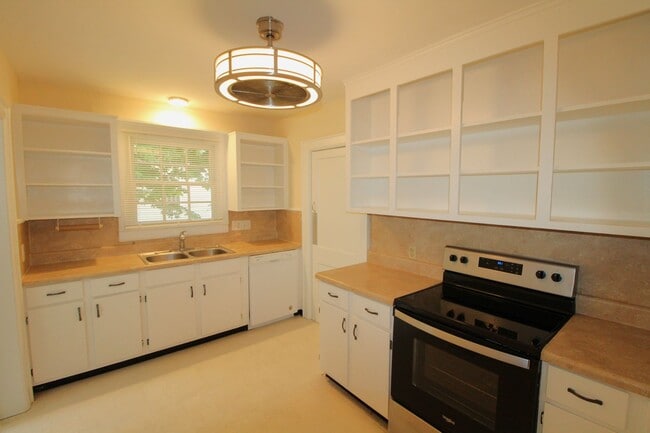 Building Photo - Charming 3 bedroom in Commonwealth!