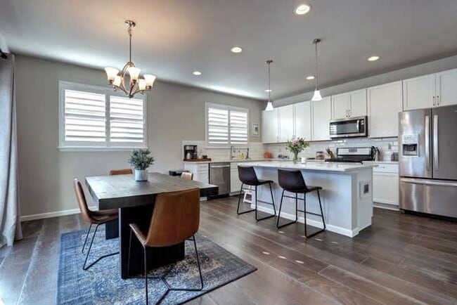 Building Photo - Evolve Real Estate: AVAILABLE 8/1/25! Stun...