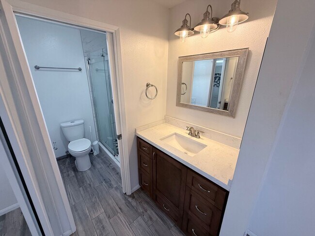 Building Photo - Eastlake Shores Downstairs Condo feat. Two Bedrooms and Two Bathrooms