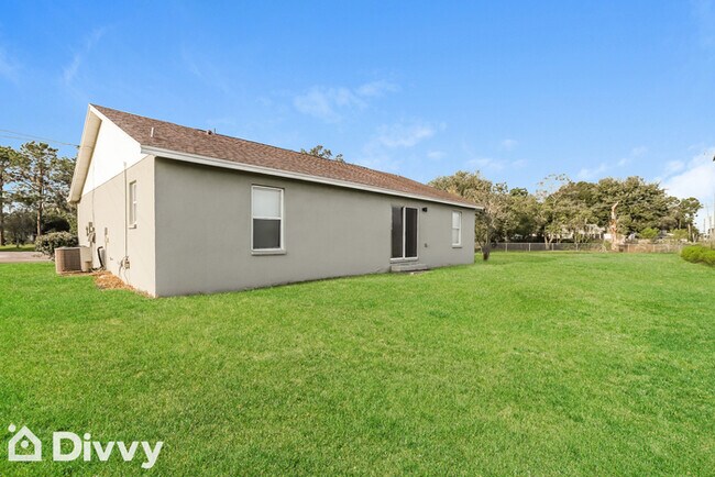 Building Photo - 3801 Country Bend E