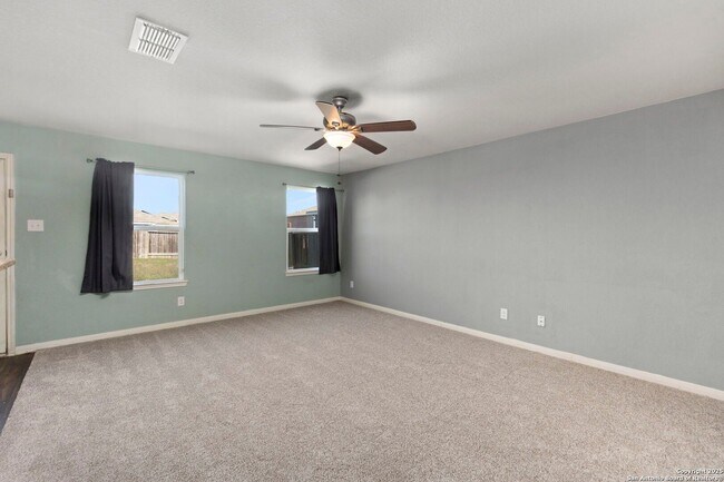 Building Photo - Charming Home Awaits: Spacious & Modern Living in a Prime Location